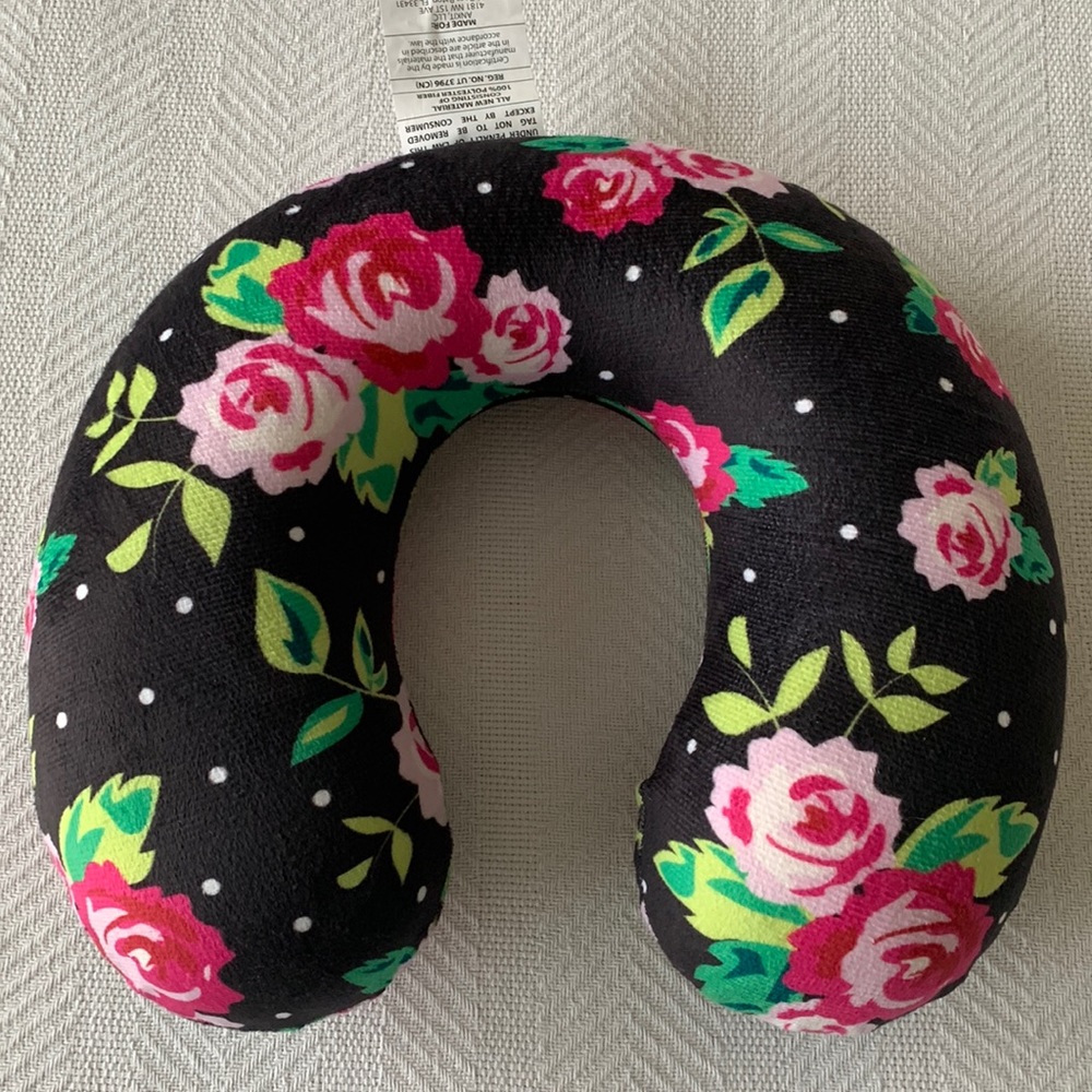 NECK PILLOW.